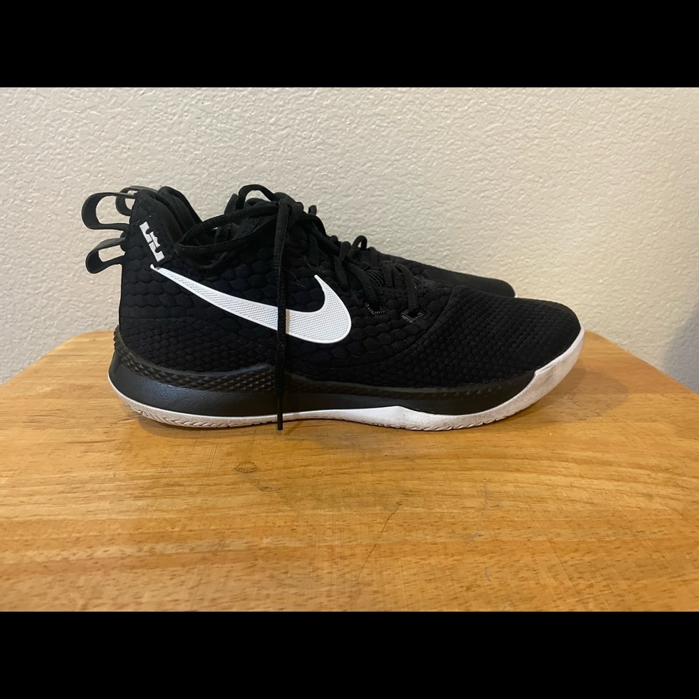 Nike LeBron witness 3, mens size 11. Used condition